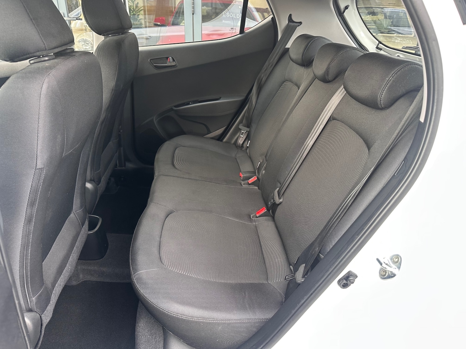 Used Hyundai i10 2017 for sale - 76625569: Photo 10