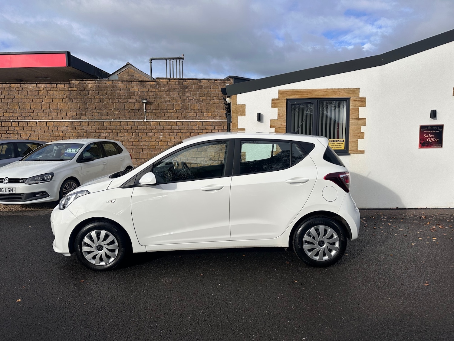 Used Hyundai i10 2017 for sale - 76625569: Photo 11