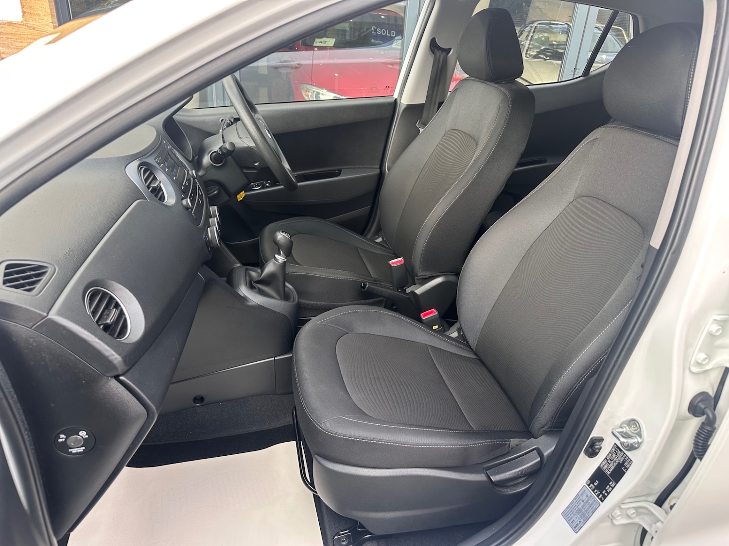 Used Hyundai i10 2017 for sale - 76625569: Photo 12