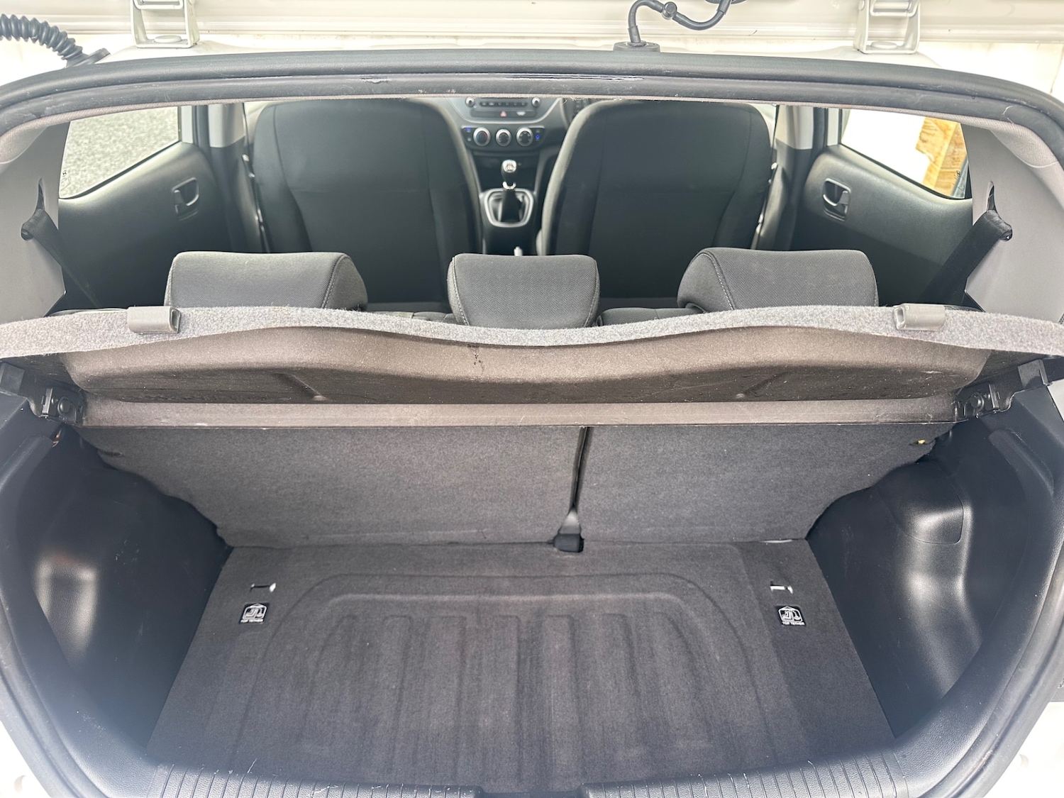 Used Hyundai i10 2017 for sale - 76625569: Photo 8