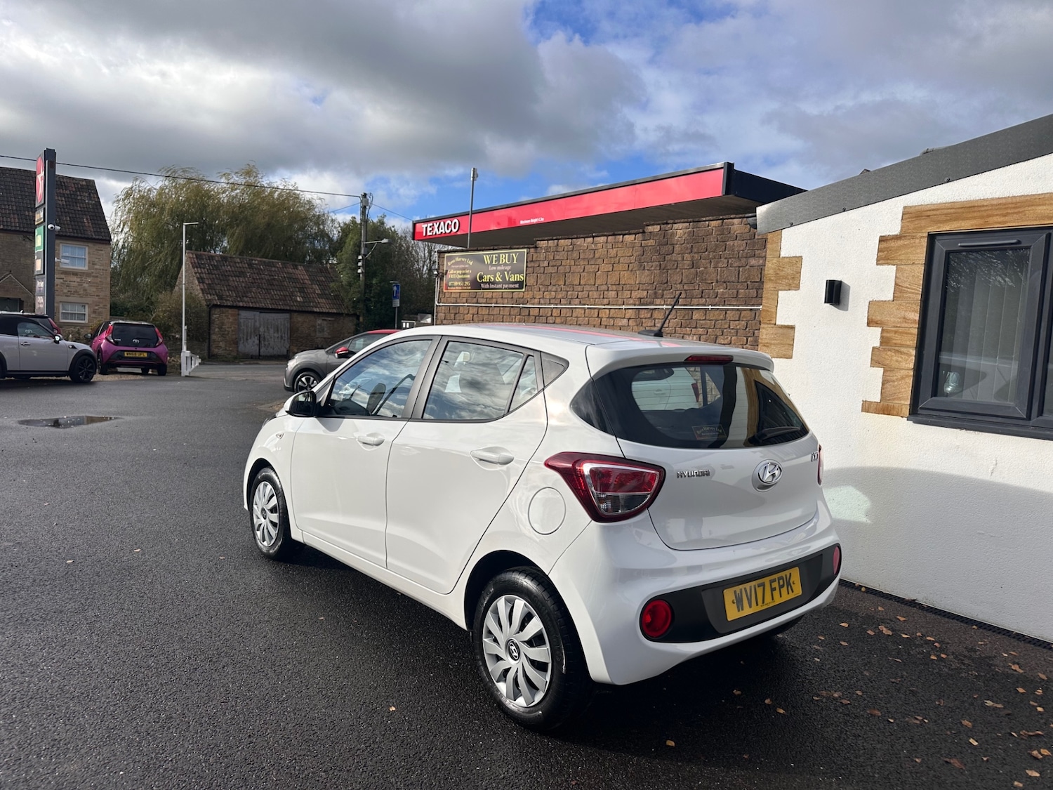 Used Hyundai i10 2017 for sale - 76625569: Photo 9