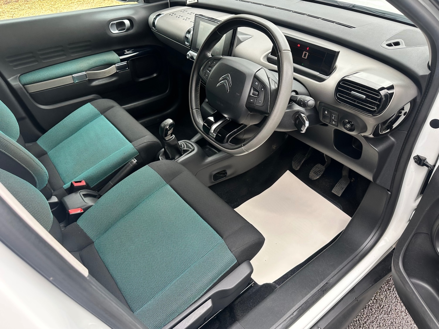 Used Citroen C4 Cactus 2017 for sale - 77490649: Photo 2