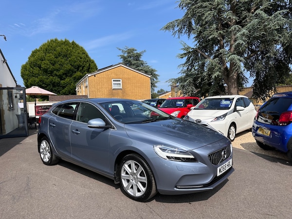 Used Volvo V40 2019 for sale - 74952270: Photo 1