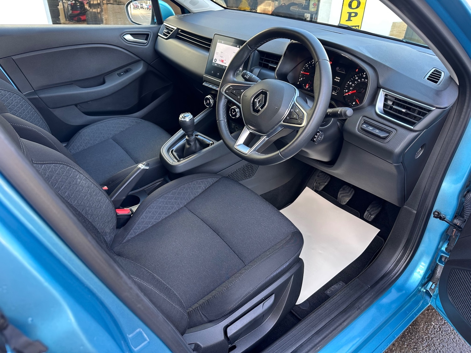 Used Renault Clio 2022 for sale - 76650277: Photo 2