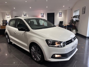 Used Volkswagen Polo 2016 for sale - 76355015: Photo