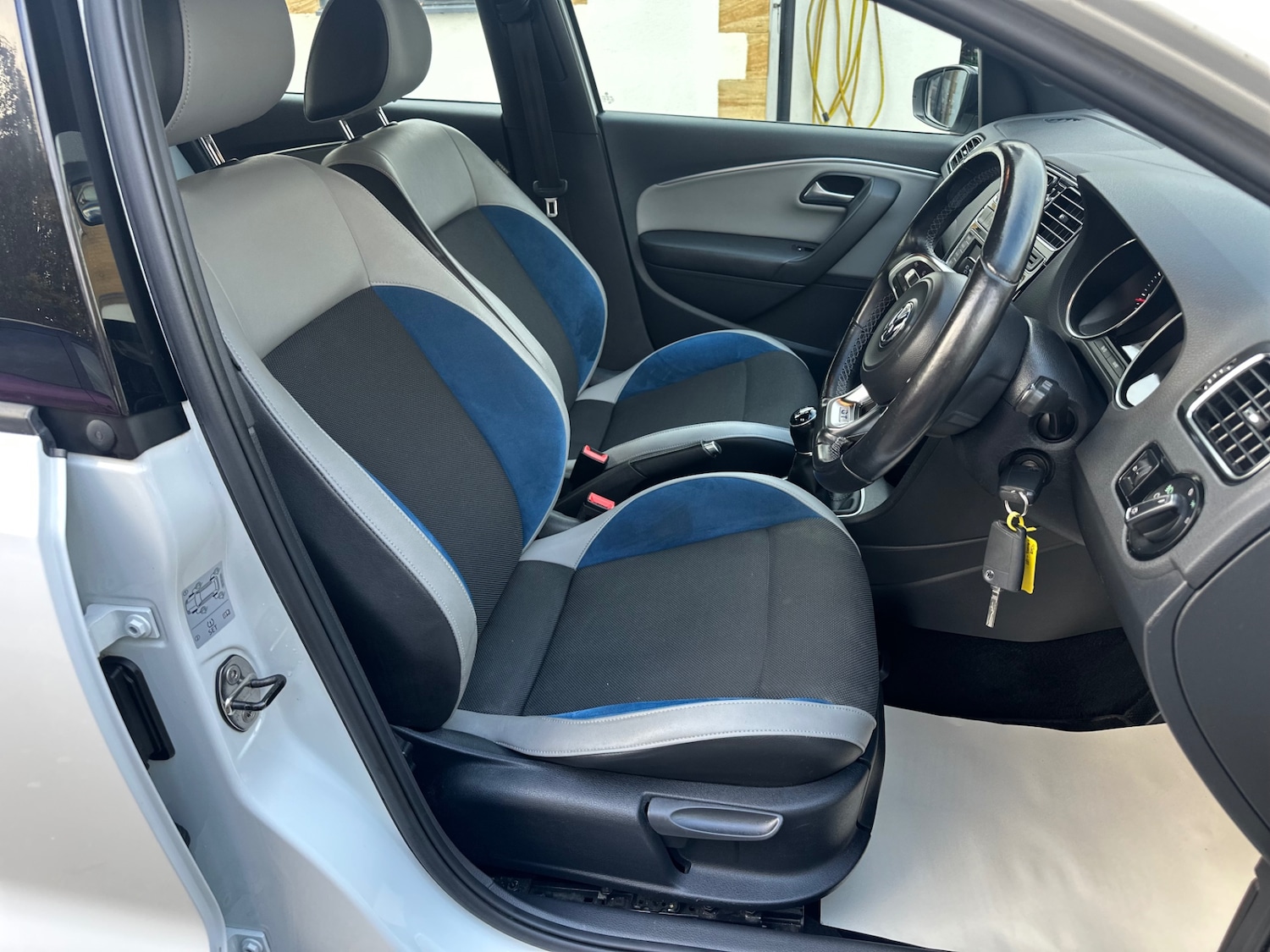 Used Volkswagen Polo 2016 for sale - 76355015: Photo 2