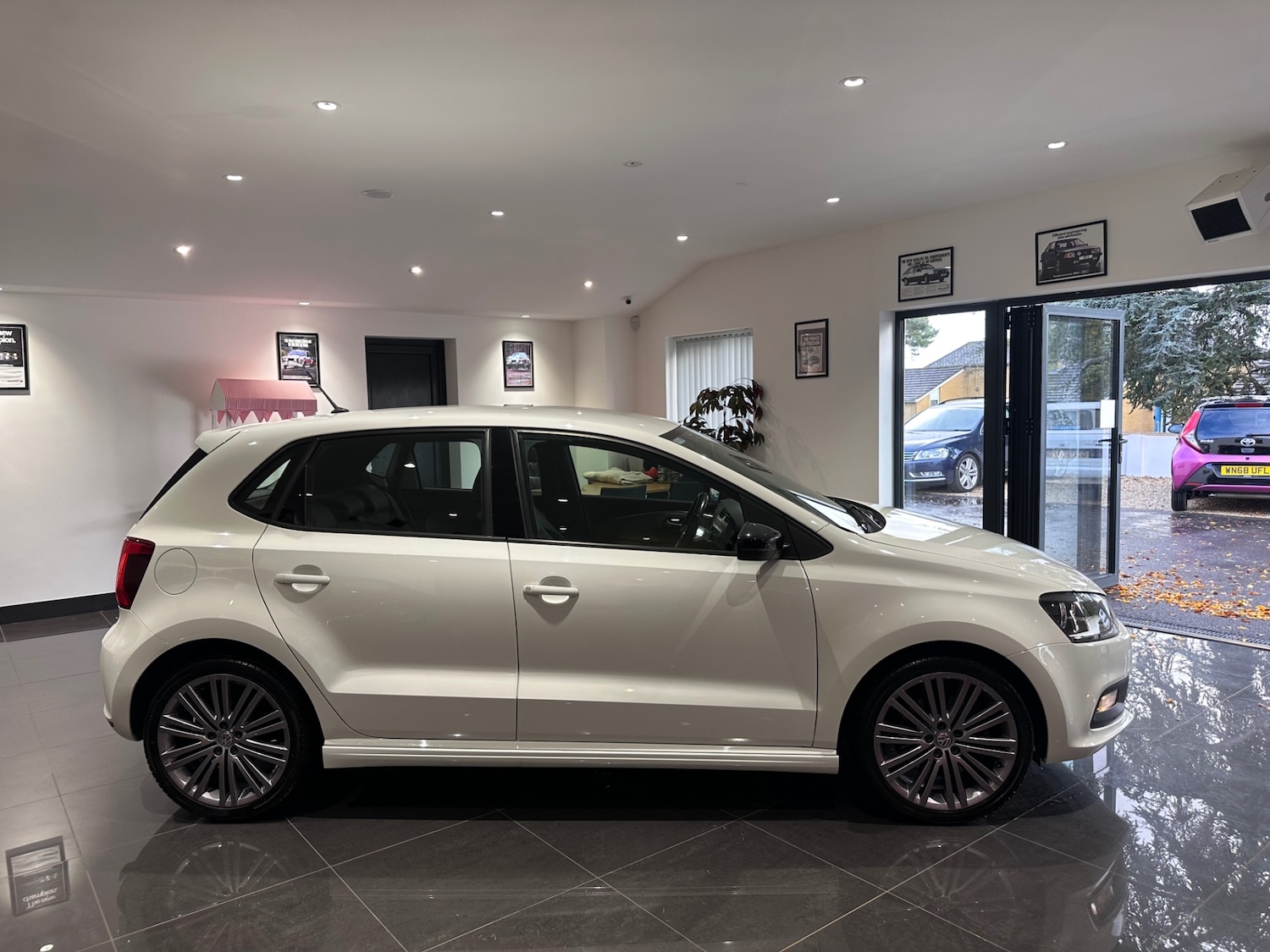 Used Volkswagen Polo 2016 for sale - 76355015: Photo 3