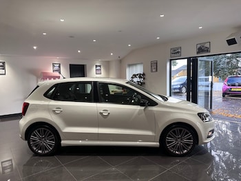 Used Volkswagen Polo 2016 for sale - 76355015: Photo