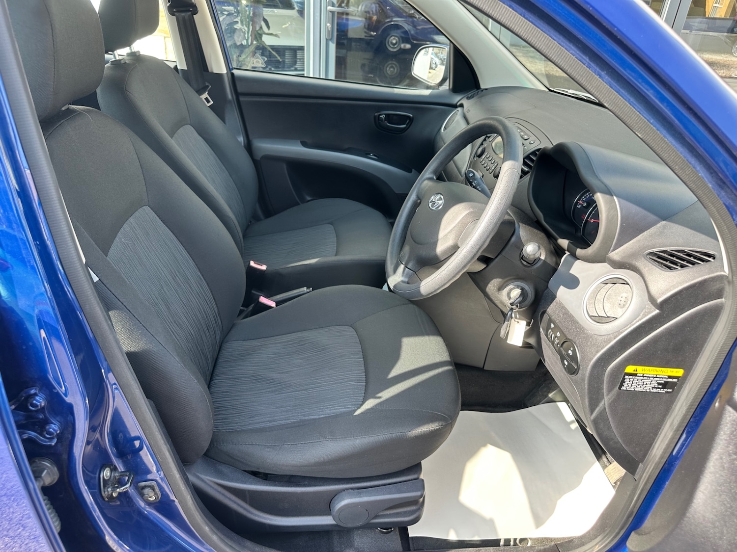 Used Hyundai i10 2011 for sale - 77963669: Photo 2