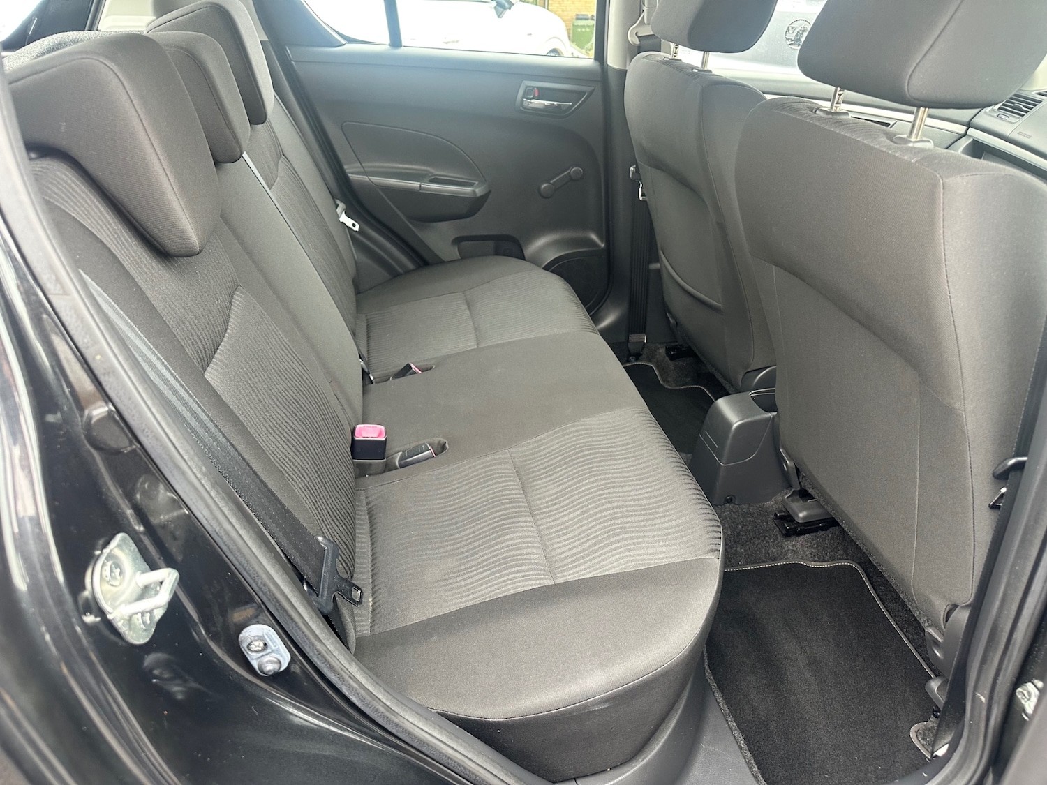 Used Suzuki Swift 2013 for sale - 77179999: Photo 4