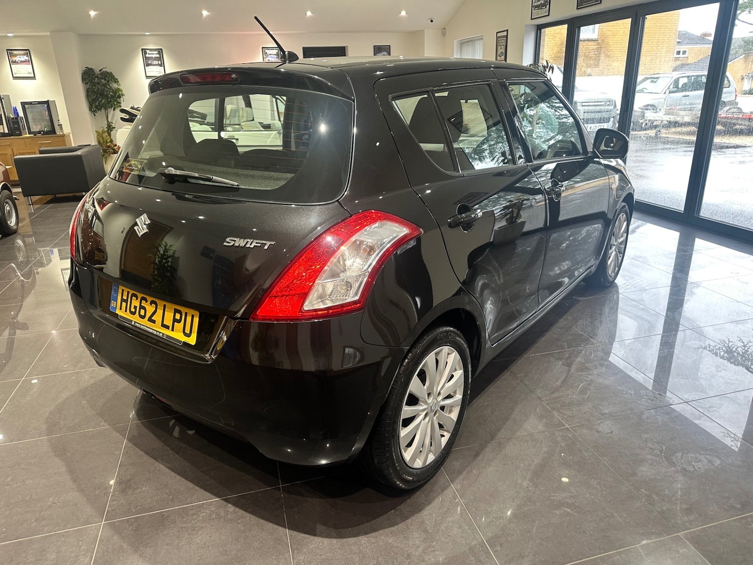 Used Suzuki Swift 2013 for sale - 77179999: Photo 5