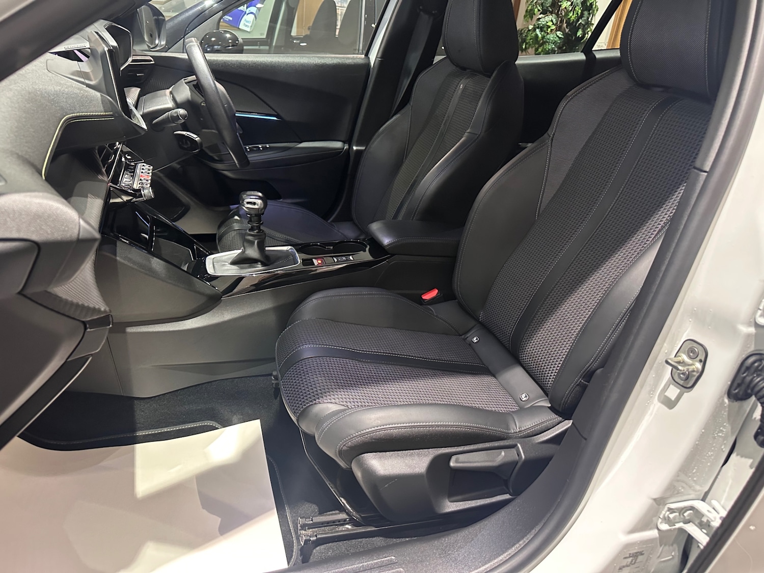 Used Peugeot 2008 2021 for sale - 76877515: Photo 2