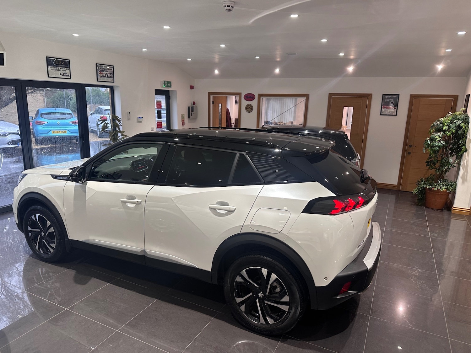 Used Peugeot 2008 2021 for sale - 76877515: Photo 3