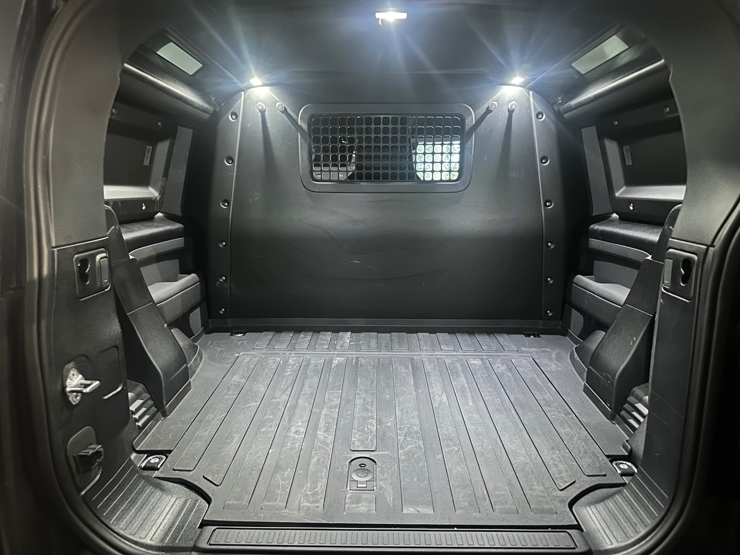 Used Land Rover Defender 2025 for sale - 77393561: Photo 15