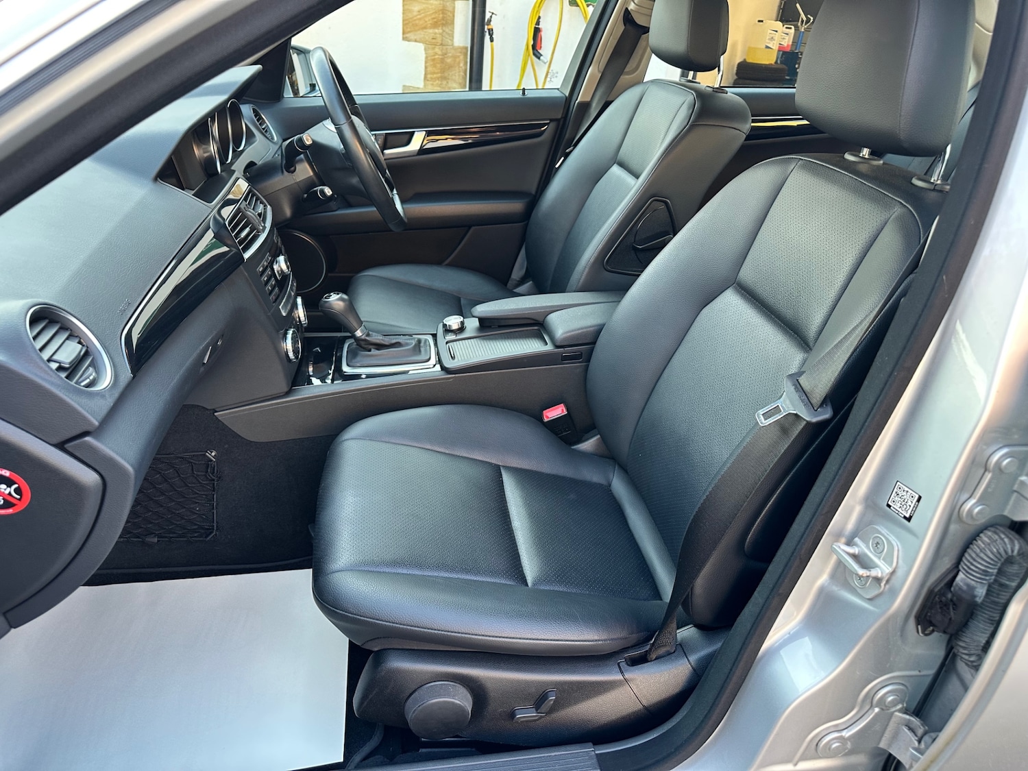 Used Mercedes-Benz C Class 2014 for sale - 77951459: Photo 2