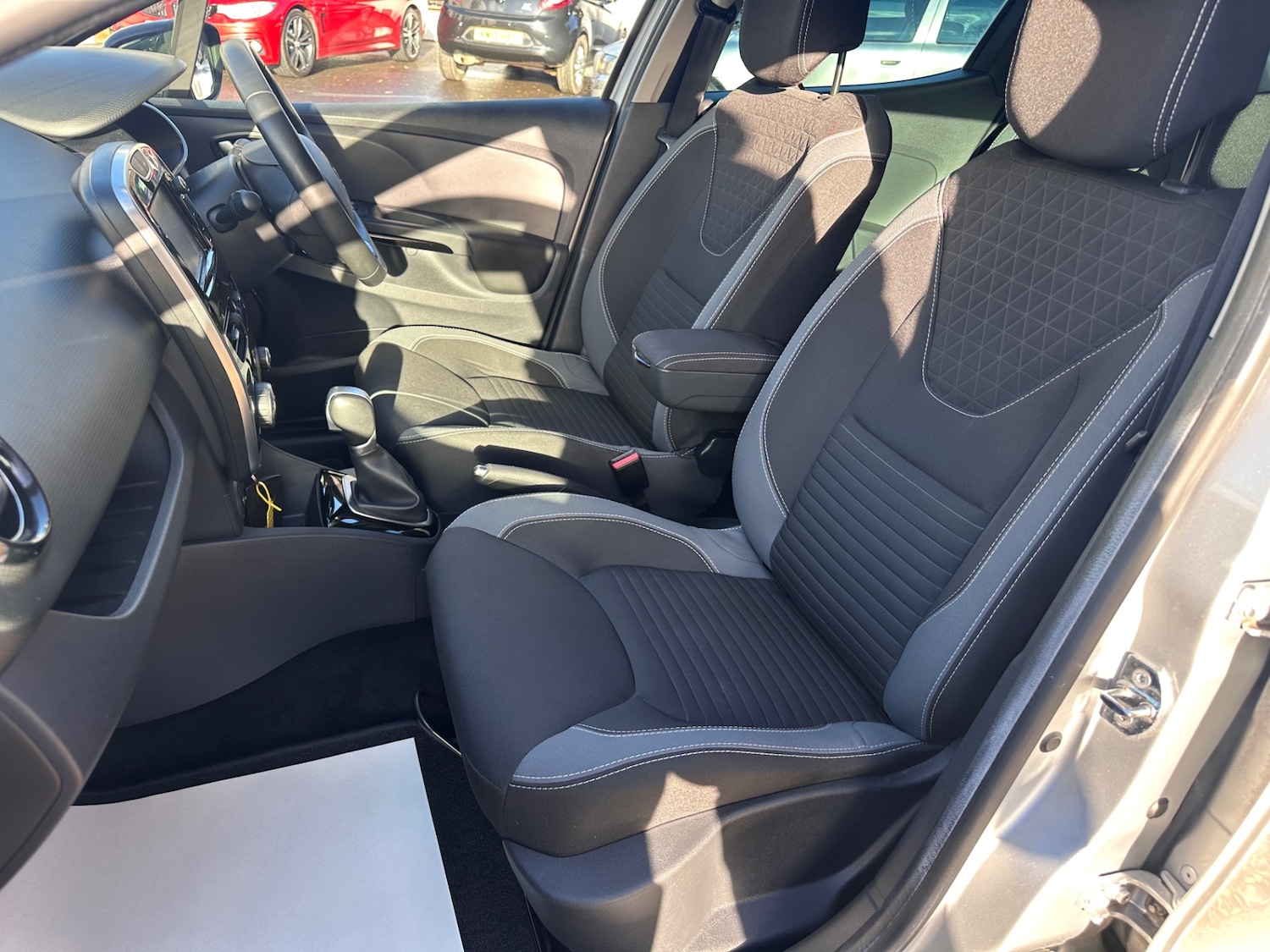 Used Renault Clio 2016 for sale - 76809336: Photo 11