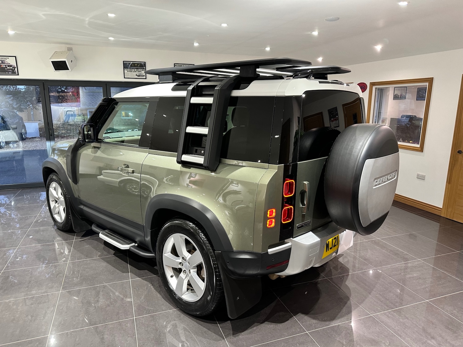 Used Land Rover Defender 2021 for sale - 77198522: Photo 11