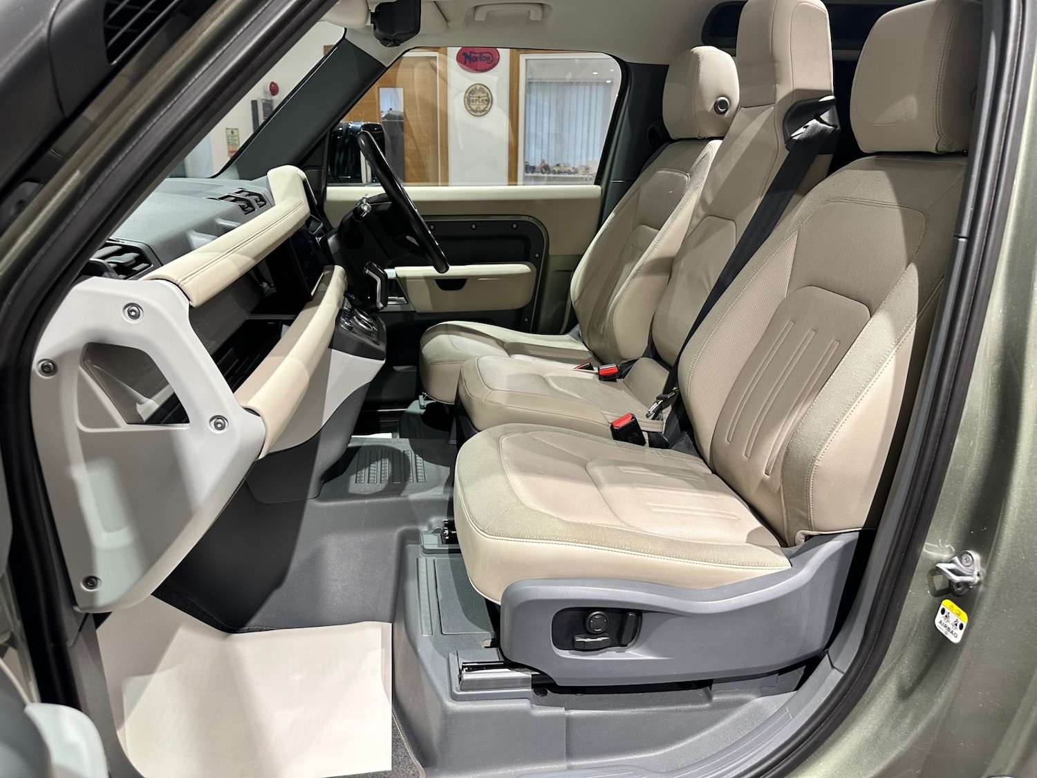 Used Land Rover Defender 2021 for sale - 77198522: Photo 21