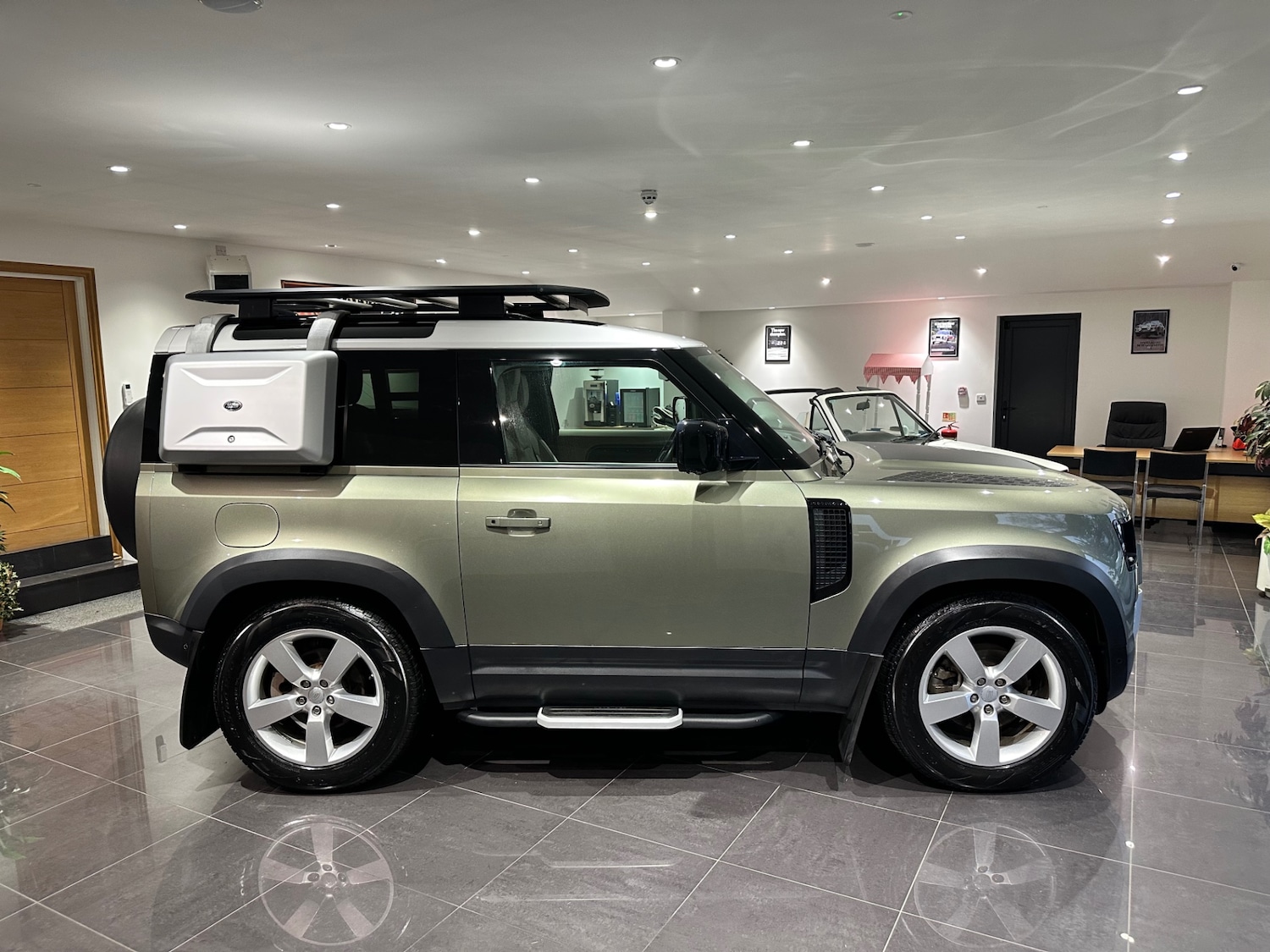 Used Land Rover Defender 2021 for sale - 77198522: Photo 4