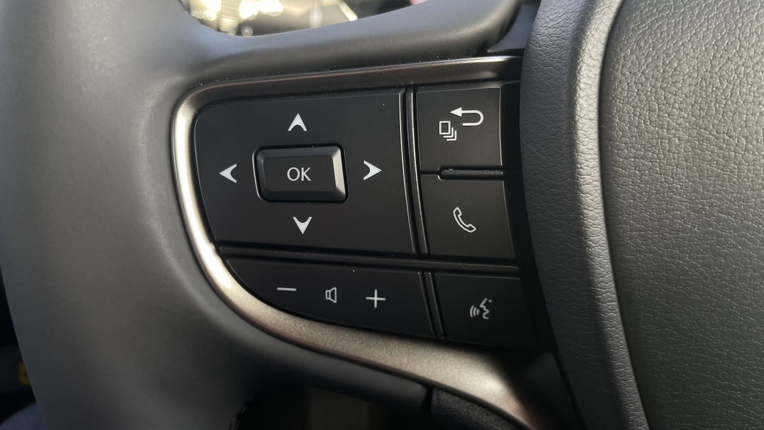 Used Lexus UX 2025 for sale - 77745750: Photo 19