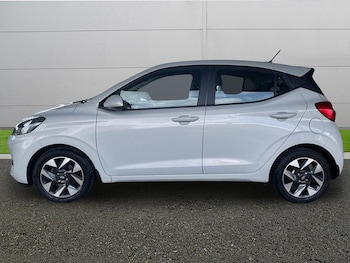Used Hyundai i10 2023 for sale - 79077576: Photo