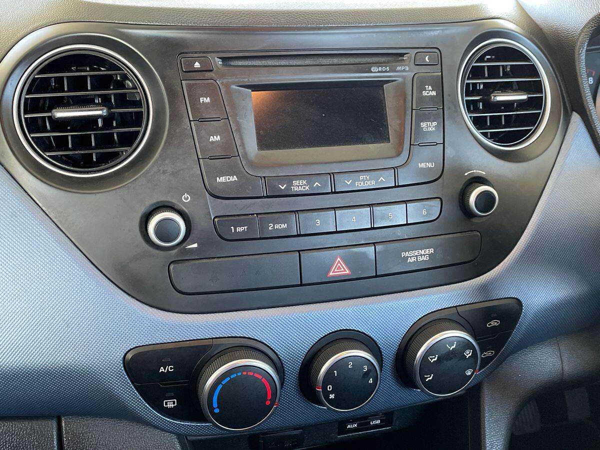 Used Hyundai i10 2014 for sale - 76965239: Photo 18