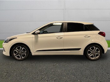 Used Hyundai i20 2020 for sale - 77003002: Photo