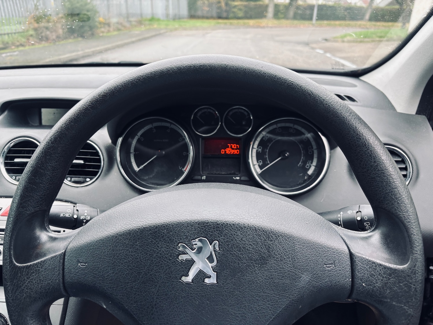 Used Peugeot 308 2011 for sale - 76511022: Photo 12