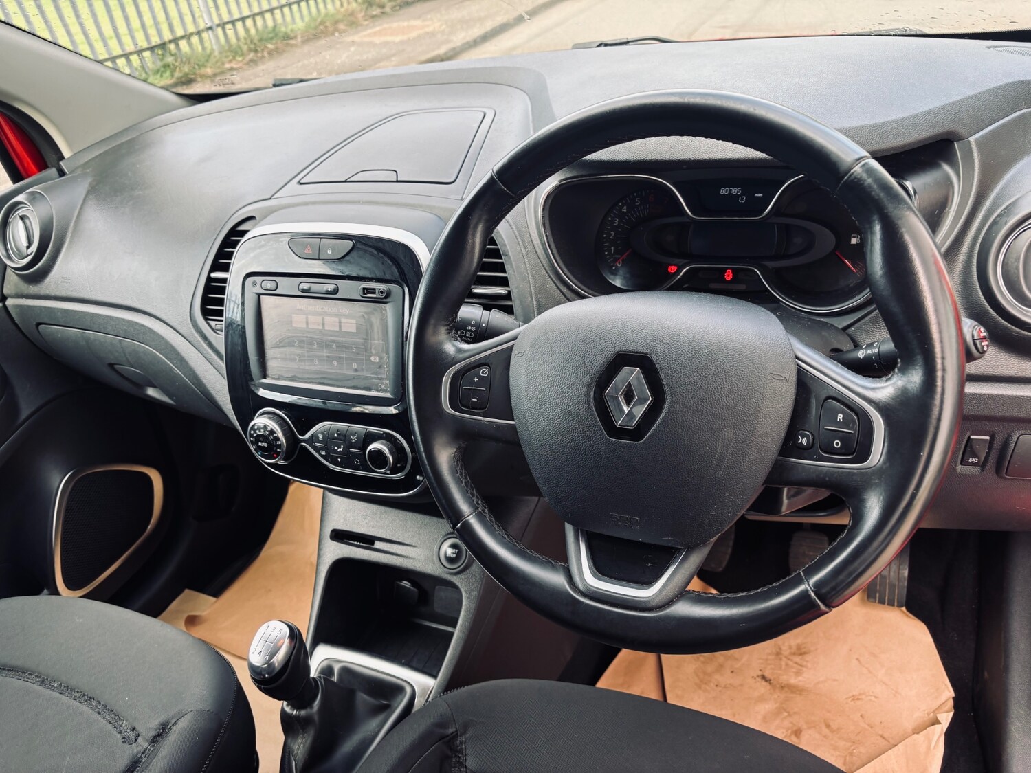 Used Renault Captur 2017 for sale - 76426057: Photo 10