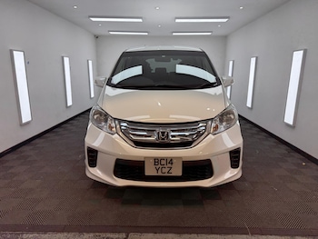 Used Honda Freed 2014 for sale - 75952729: Photo