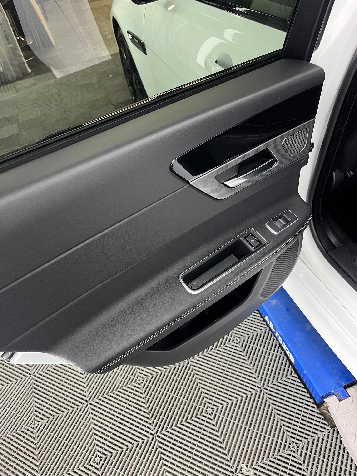 Used Jaguar XF 2017 for sale - 77502827: Photo 16