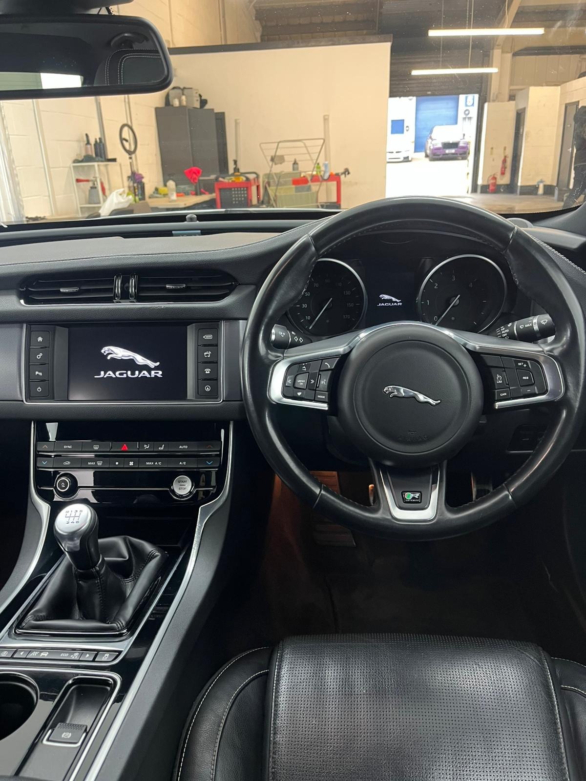 Used Jaguar XF 2017 for sale - 77502827: Photo 25