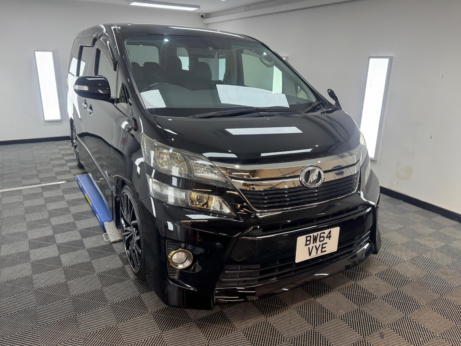 Used Toyota Vellfire 2026 for sale - 77290410: Photo 2