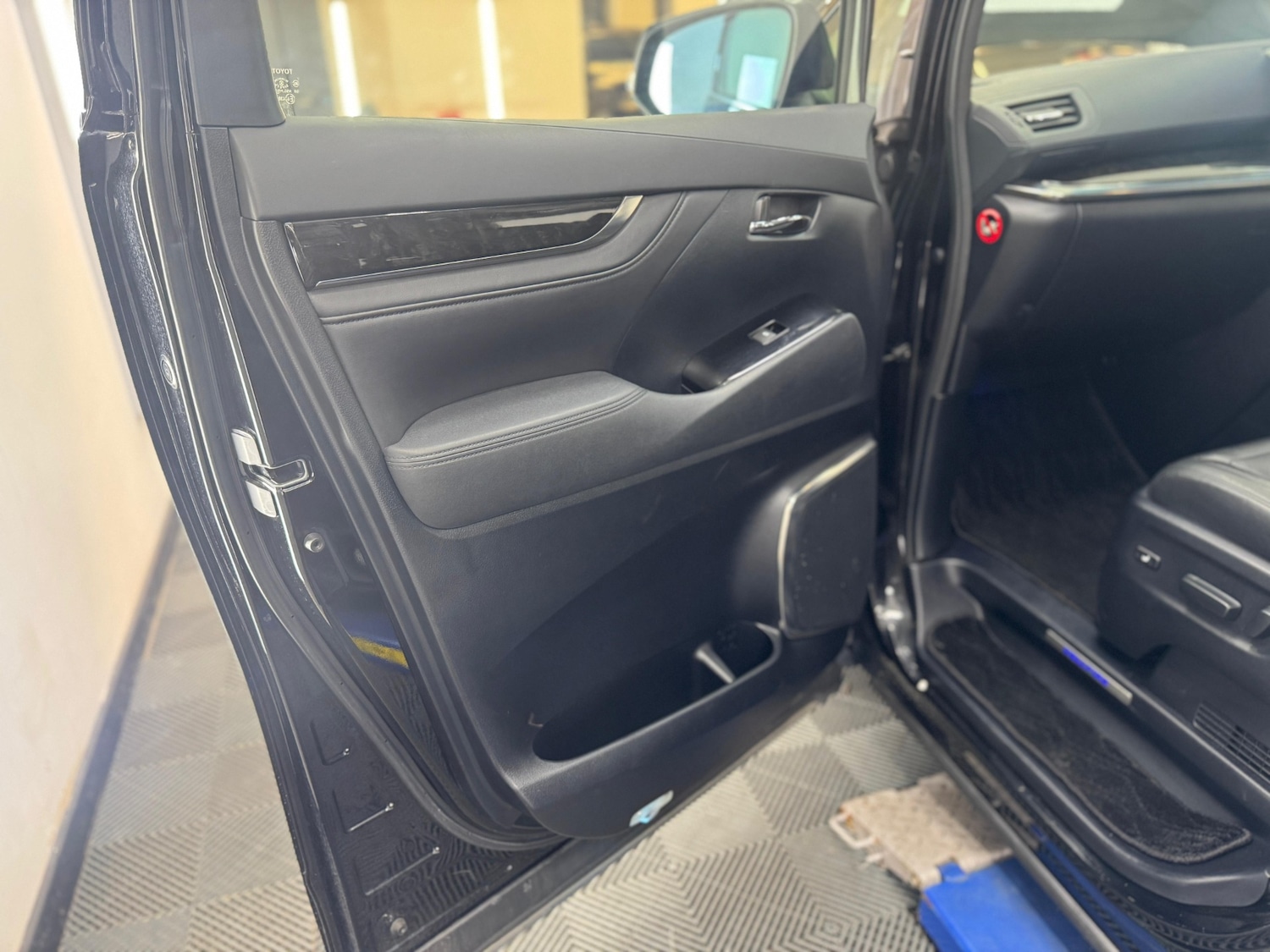 Used Toyota Vellfire 2025 for sale - 76640671: Photo 24