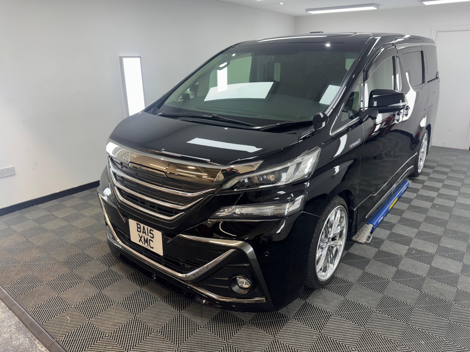 Used Toyota Vellfire 2025 for sale - 76640671: Photo 3