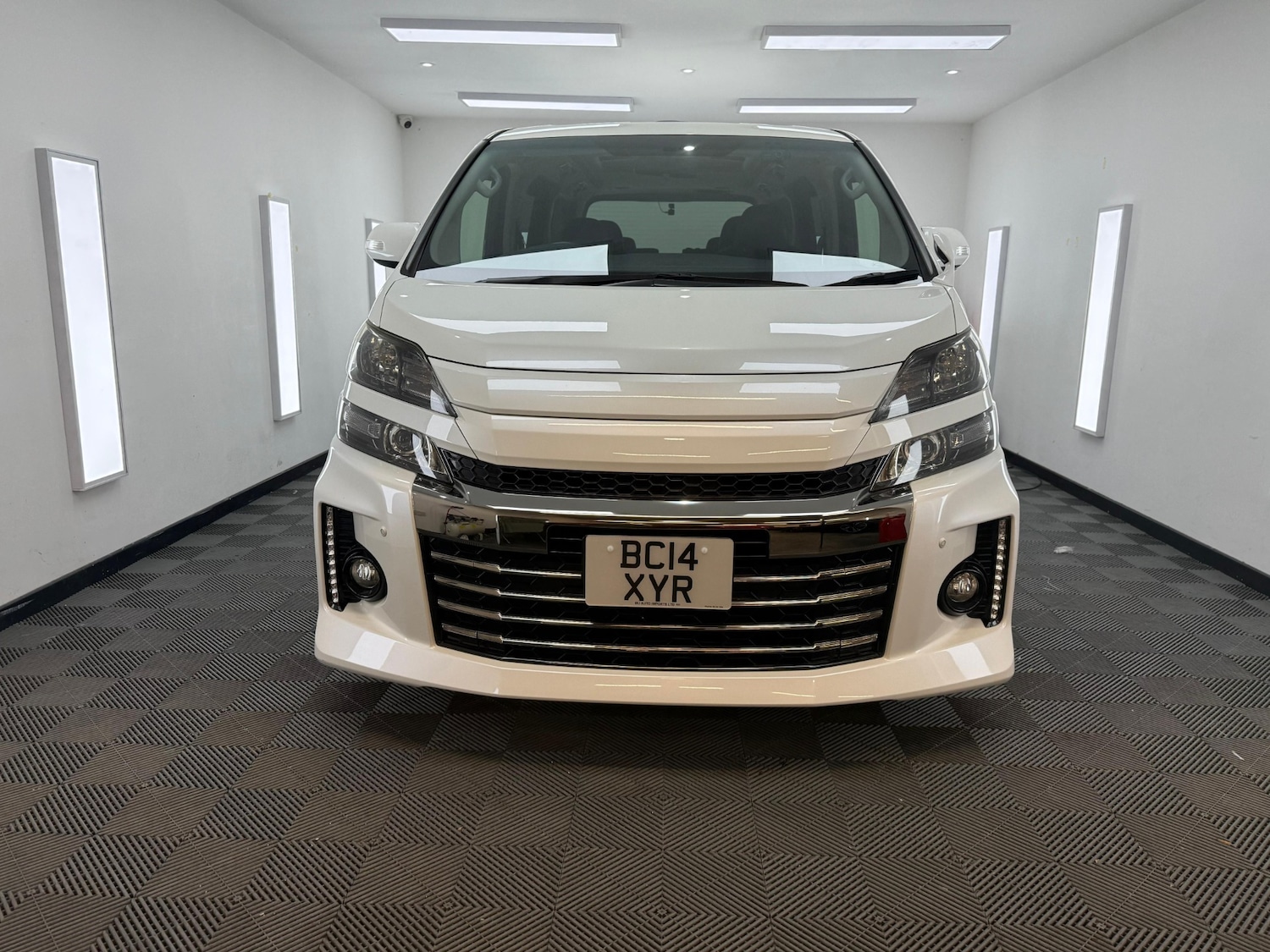 Used Toyota Vellfire 2025 for sale - 76467948: Photo 1