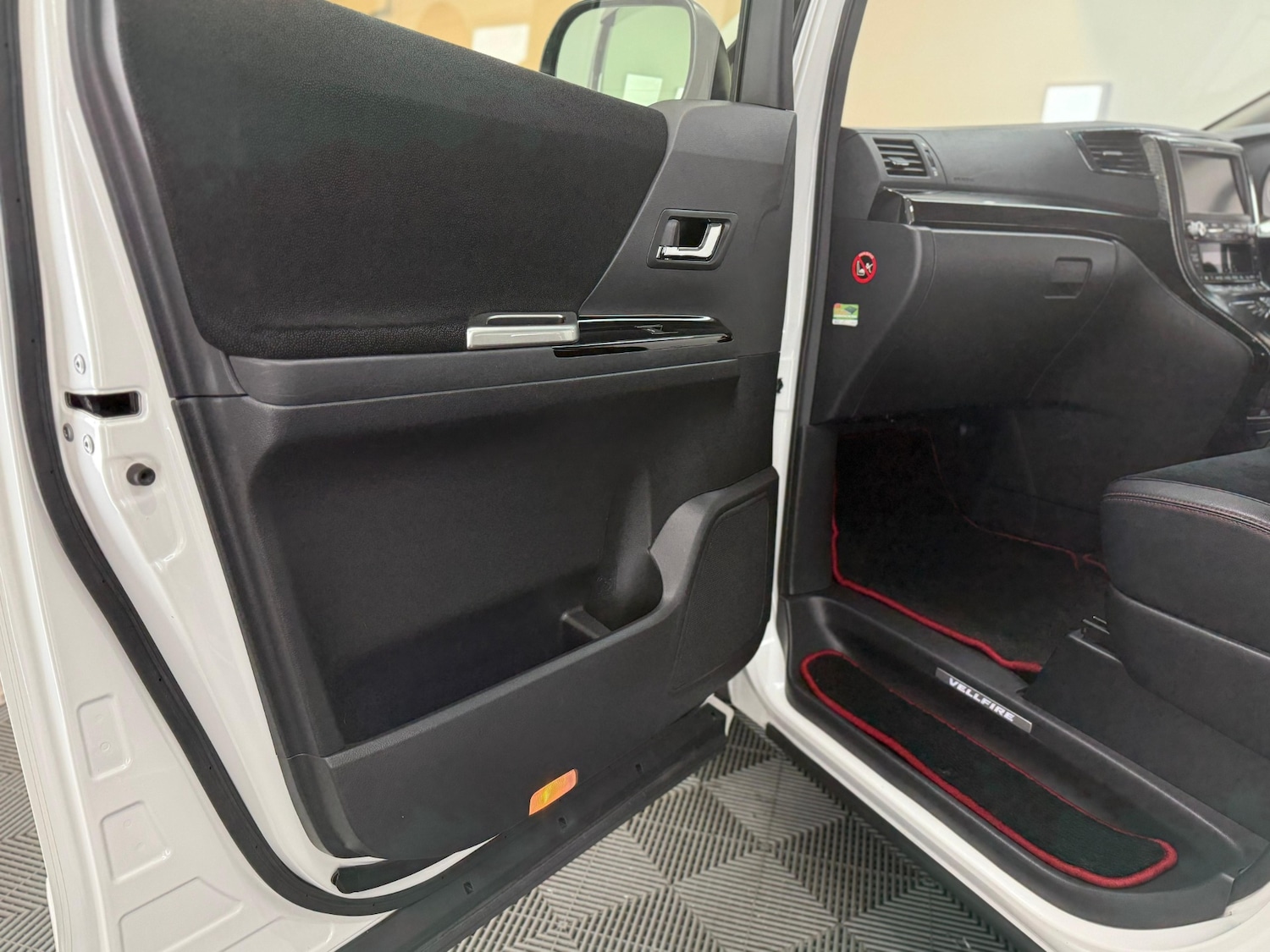 Used Toyota Vellfire 2025 for sale - 76467948: Photo 17