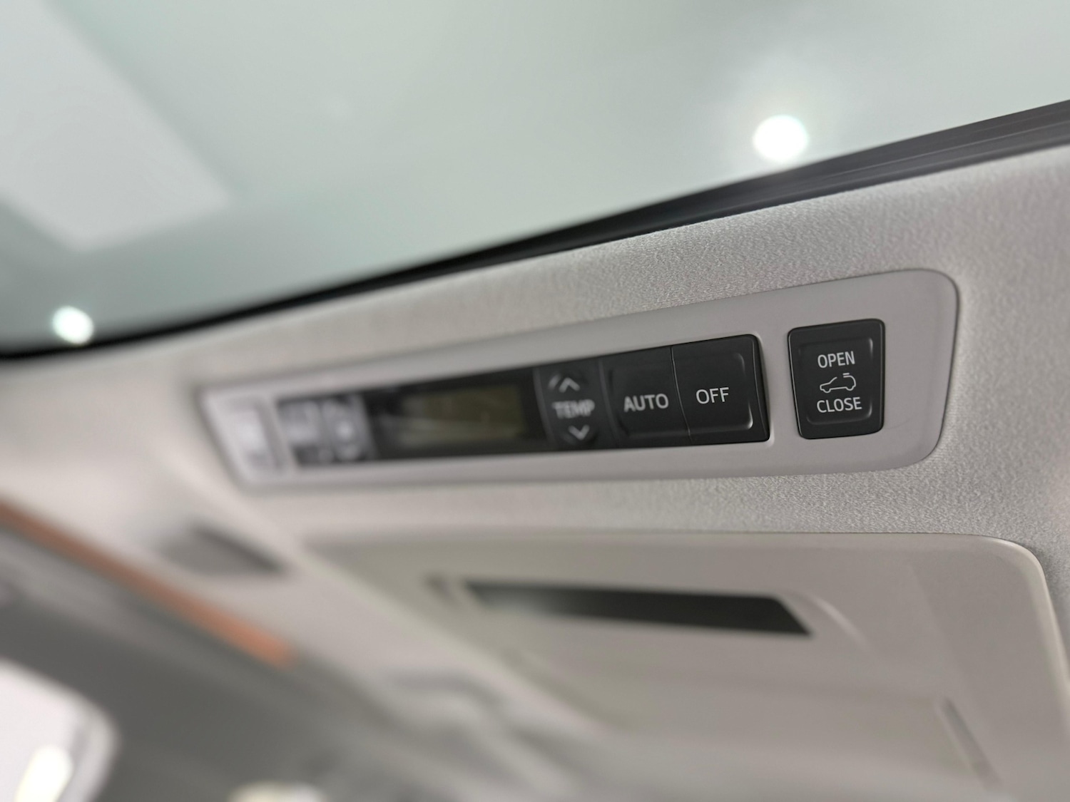 Used Toyota Vellfire 2025 for sale - 76467948: Photo 29