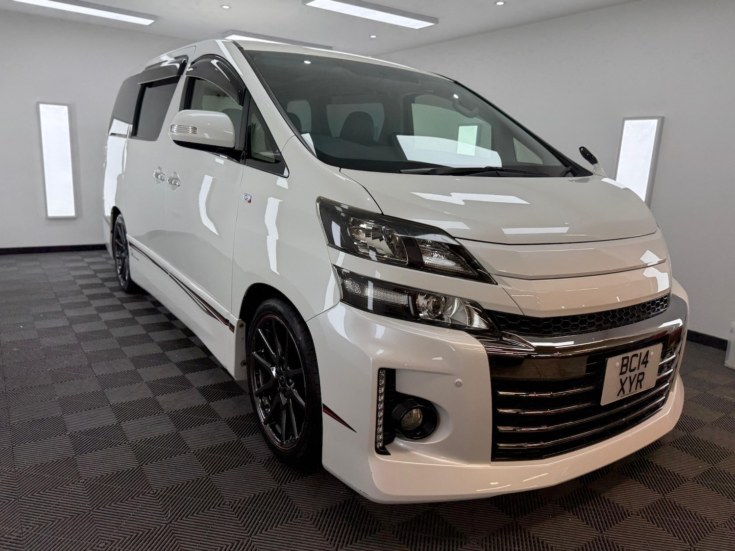 Used Toyota Vellfire 2025 for sale - 76467948: Photo 3