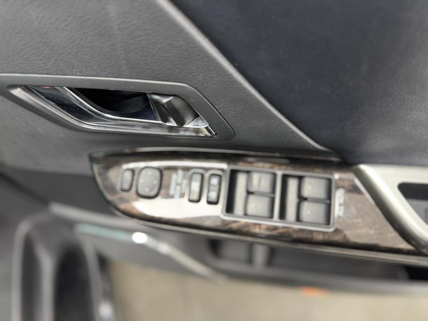 Used Toyota Estima 2026 for sale - 77632690: Photo 12