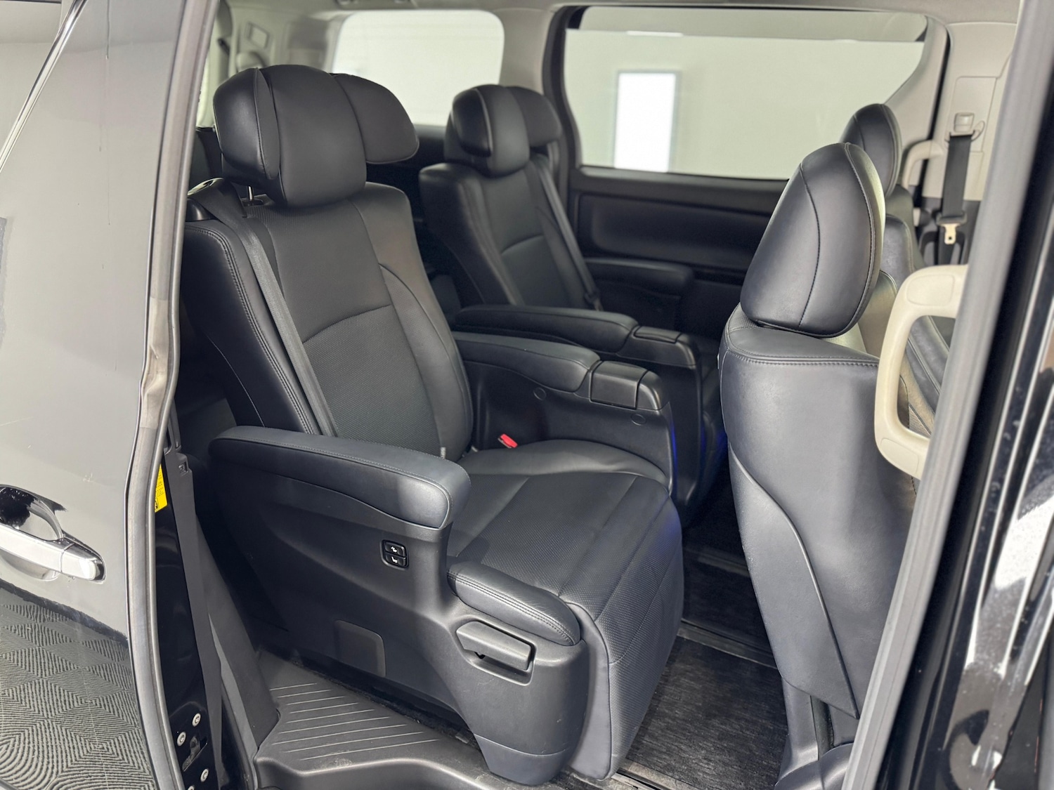 Used Toyota Estima 2026 for sale - 77632690: Photo 31