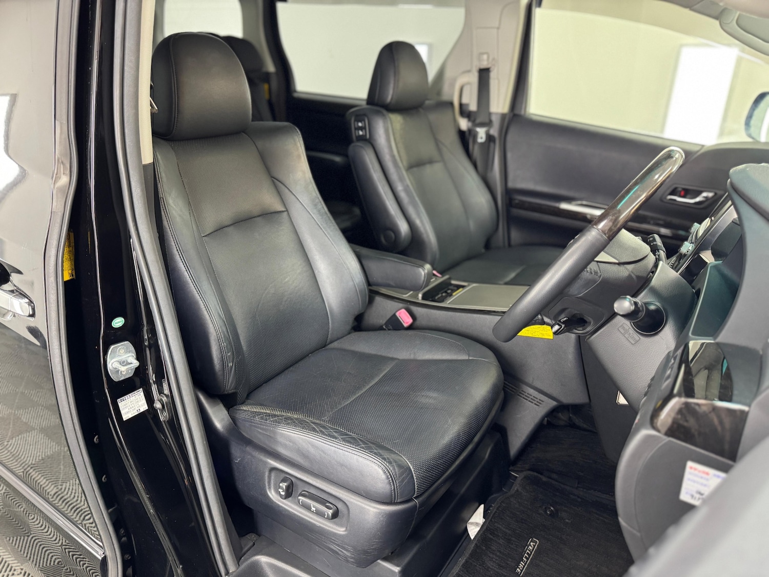 Used Toyota Estima 2026 for sale - 77632690: Photo 32