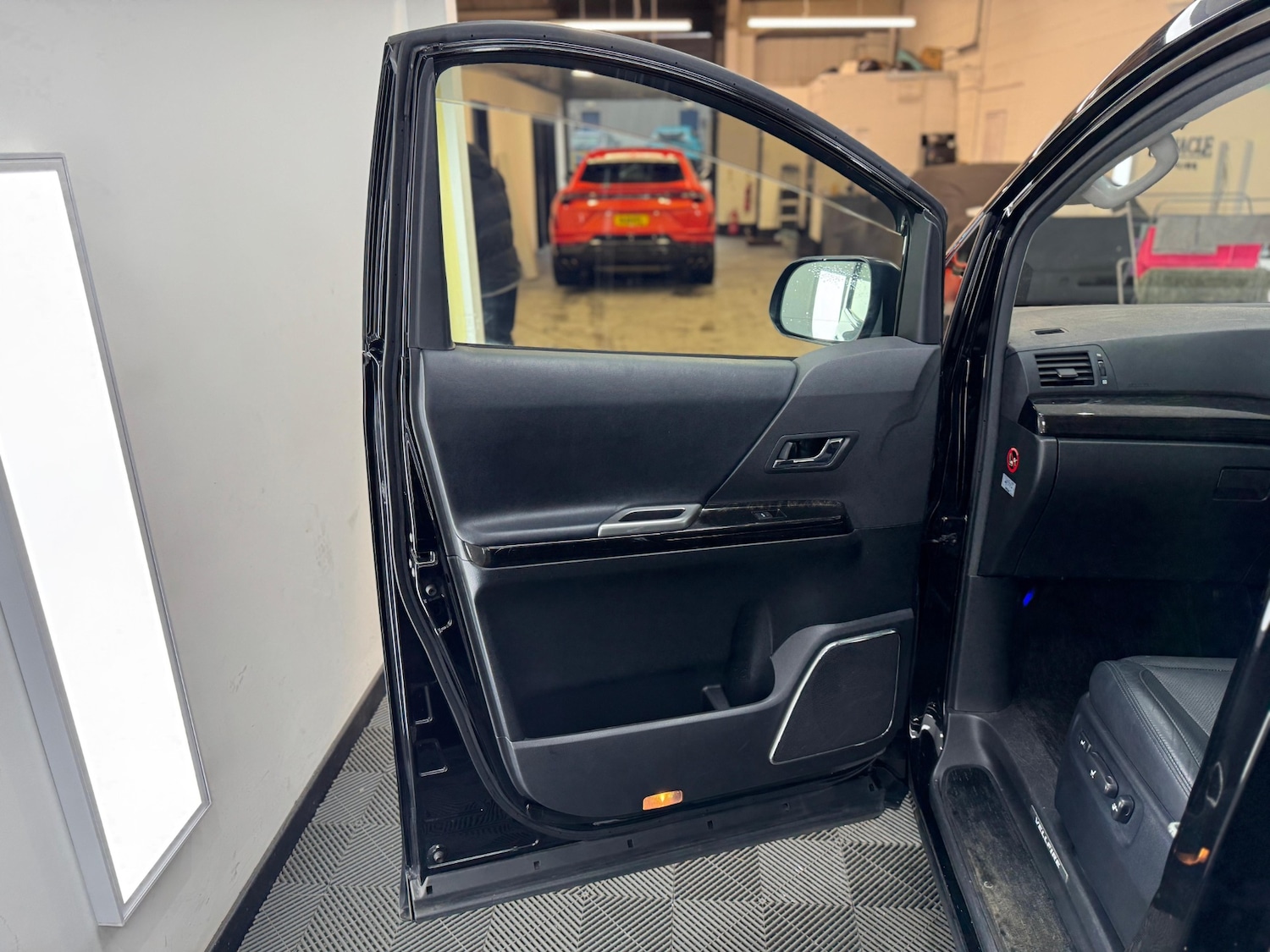 Used Toyota Estima 2026 for sale - 77632690: Photo 37