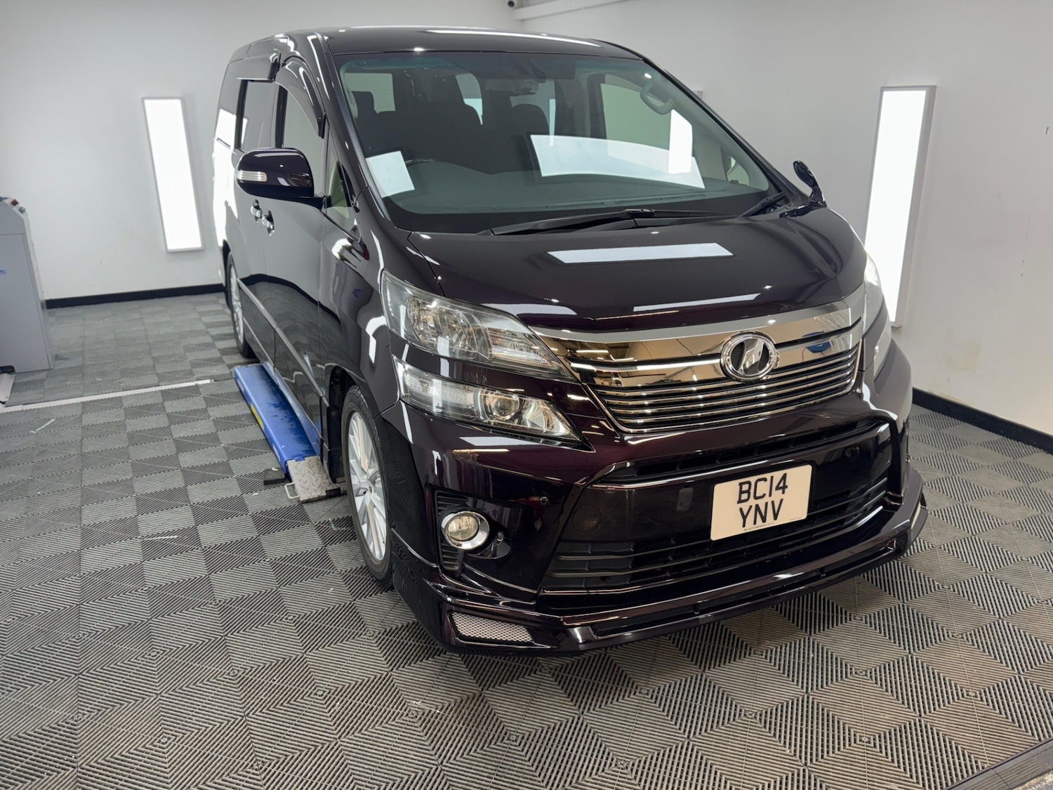 Used Toyota Vellfire 2025 for sale - 77186403: Photo 2