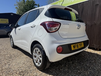 Used Hyundai i10 2018 for sale - 78427499: Photo