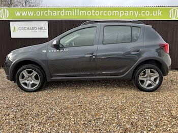 Used Dacia Sandero Stepway 2017 for sale - 77173179: Photo