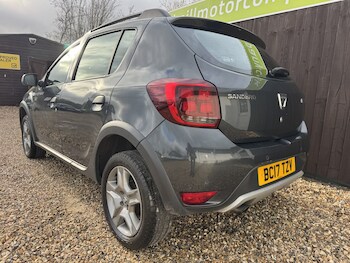 Used Dacia Sandero Stepway 2017 for sale - 77173179: Photo