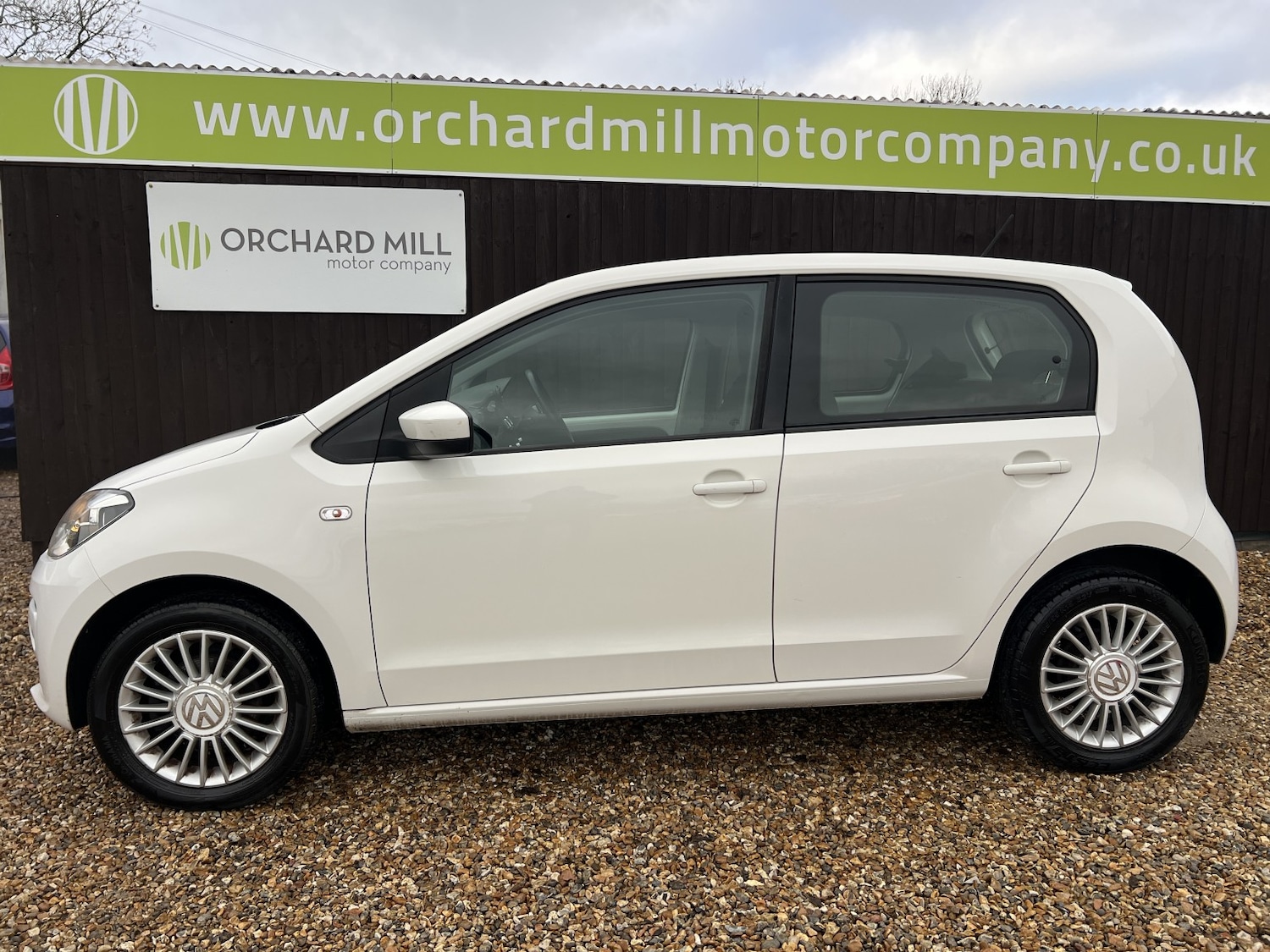 Used Volkswagen up! 2013 for sale - 76687171: Photo 3