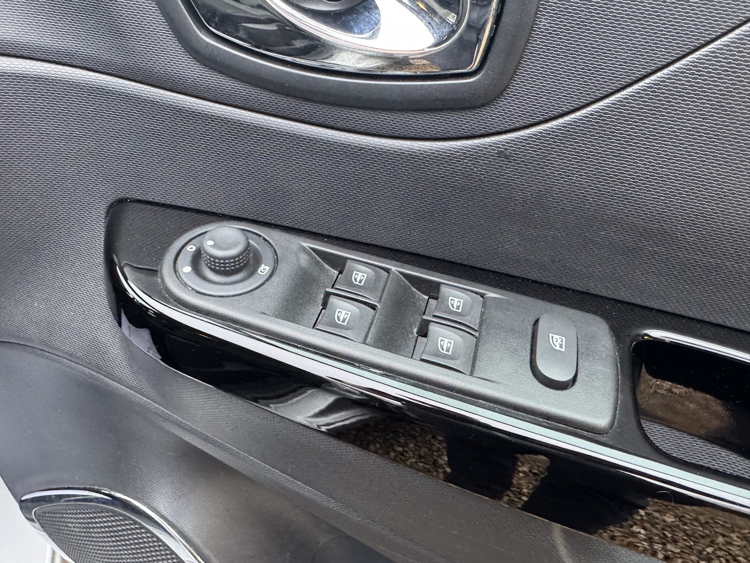 Used Renault Captur 2015 for sale - 76631456: Photo 18