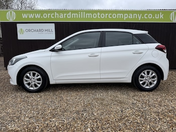 Used Hyundai i20 2017 for sale - 78004399: Photo